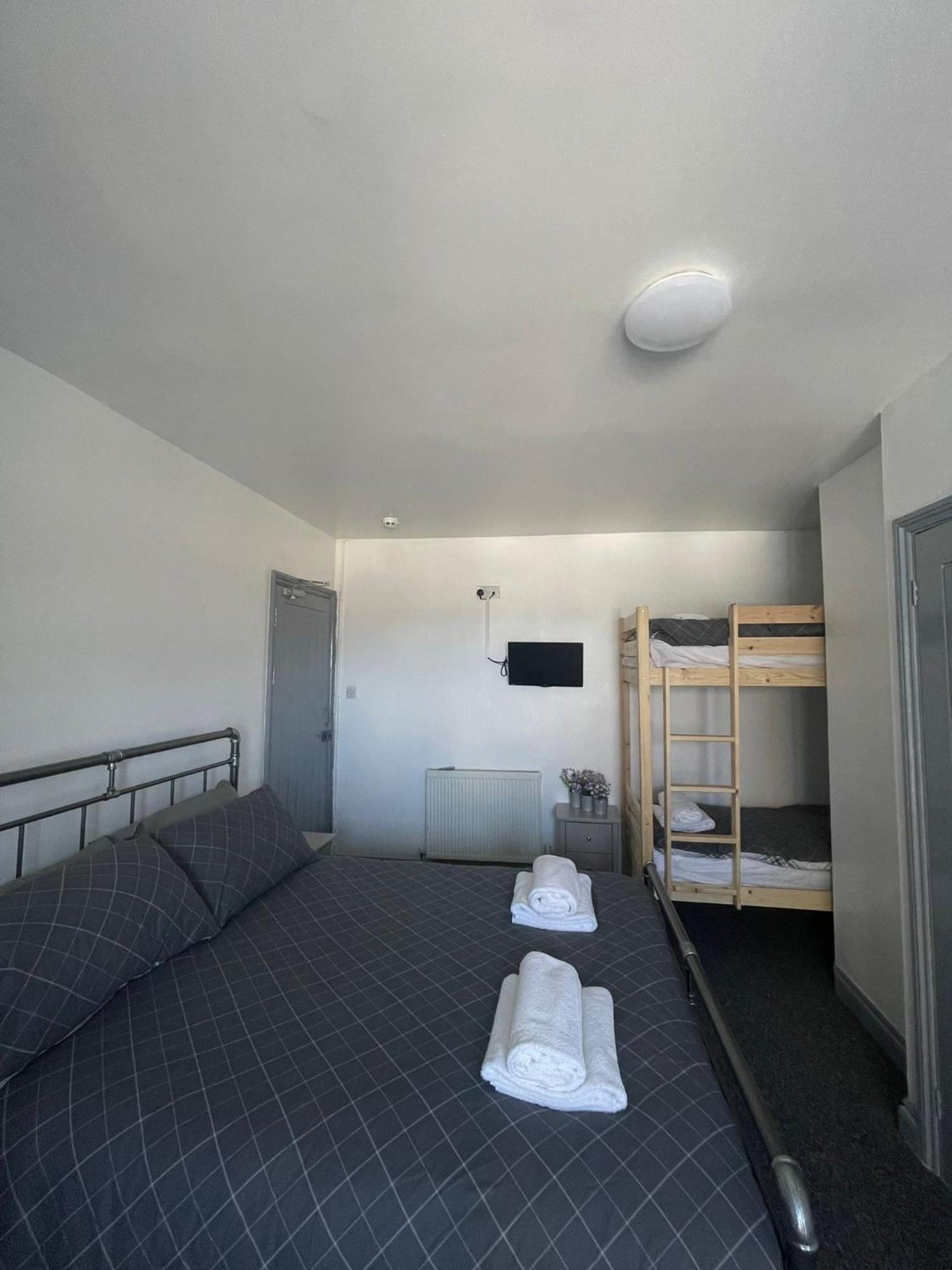 Shore Lodge New Quay エクステリア 写真