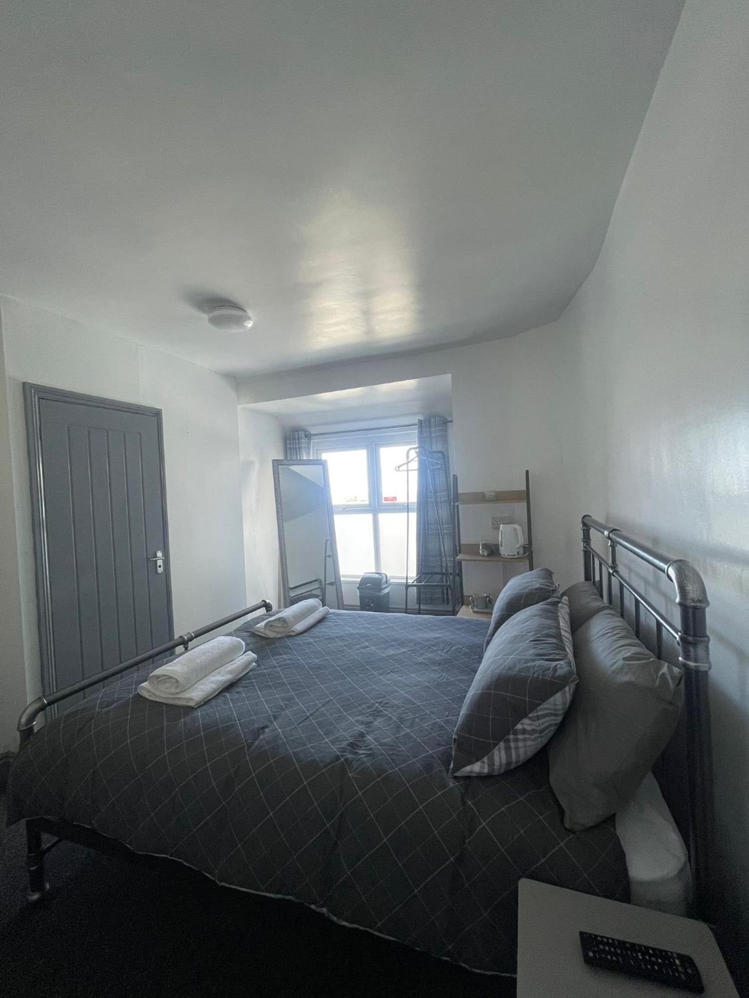 Shore Lodge New Quay エクステリア 写真