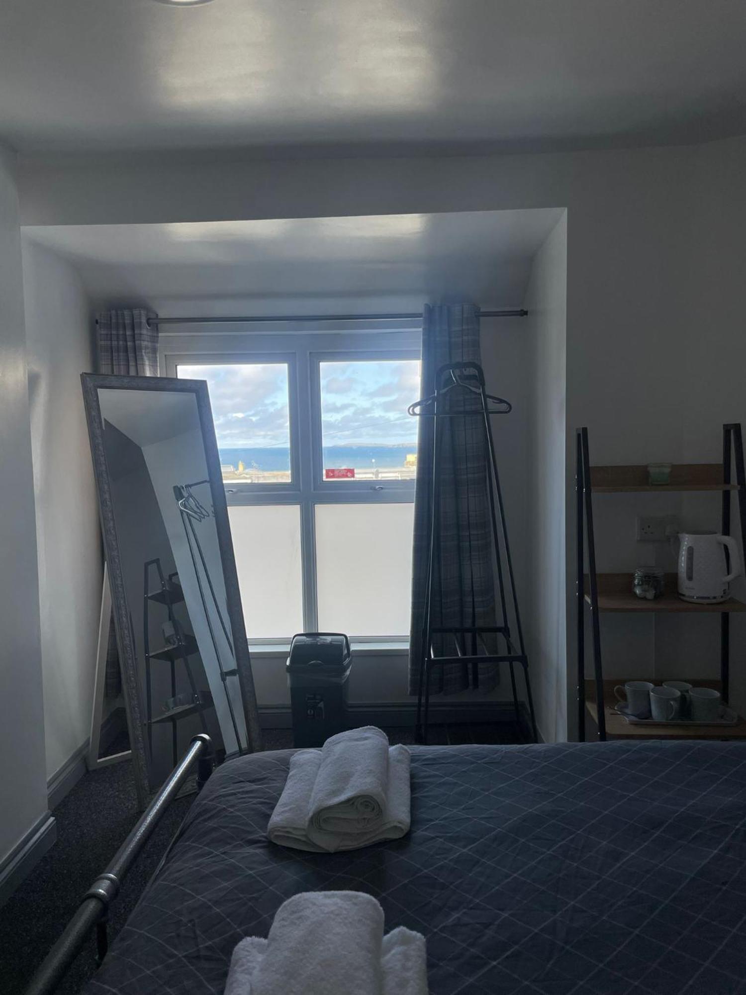 Shore Lodge New Quay エクステリア 写真