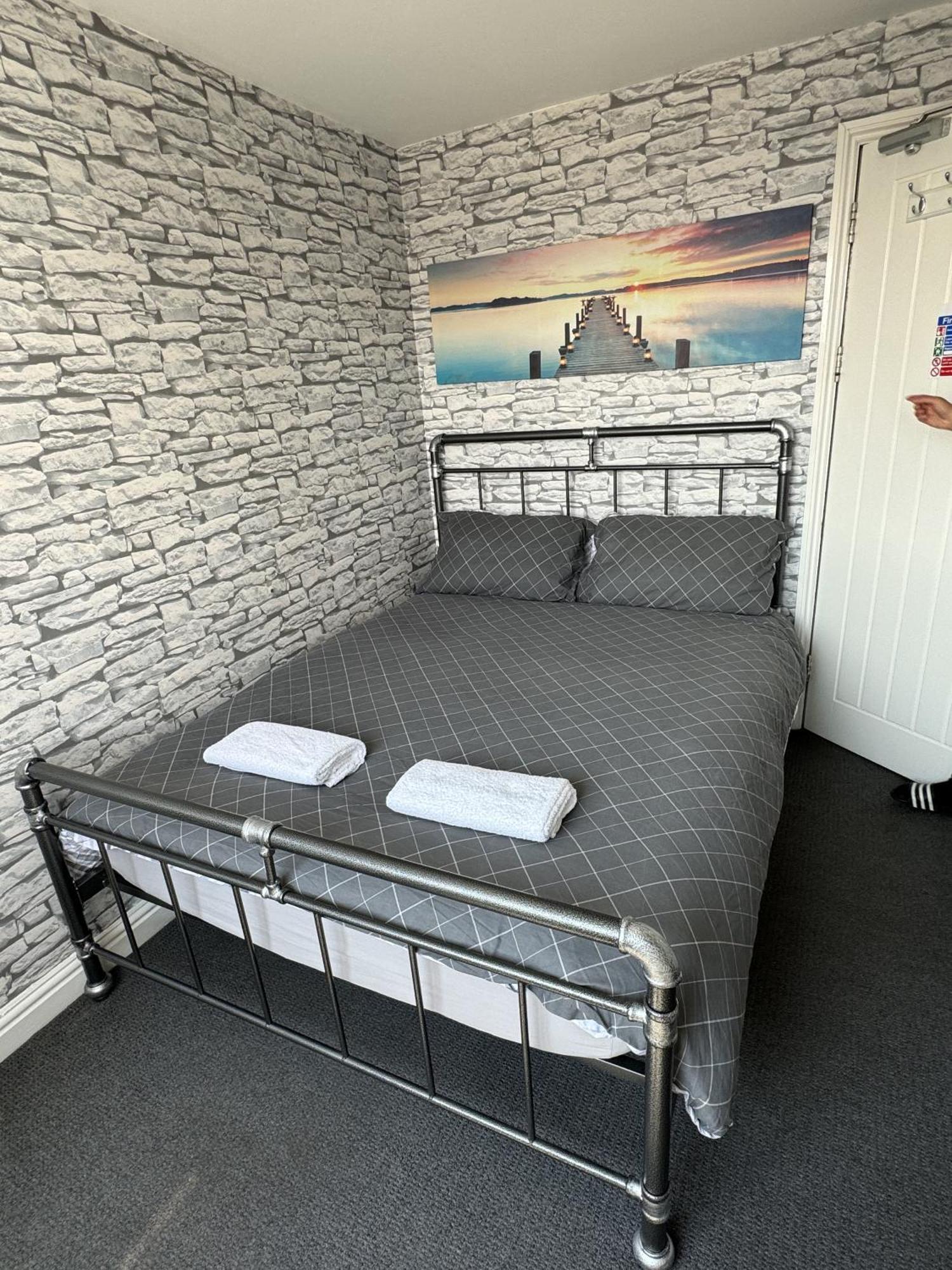 Shore Lodge New Quay エクステリア 写真