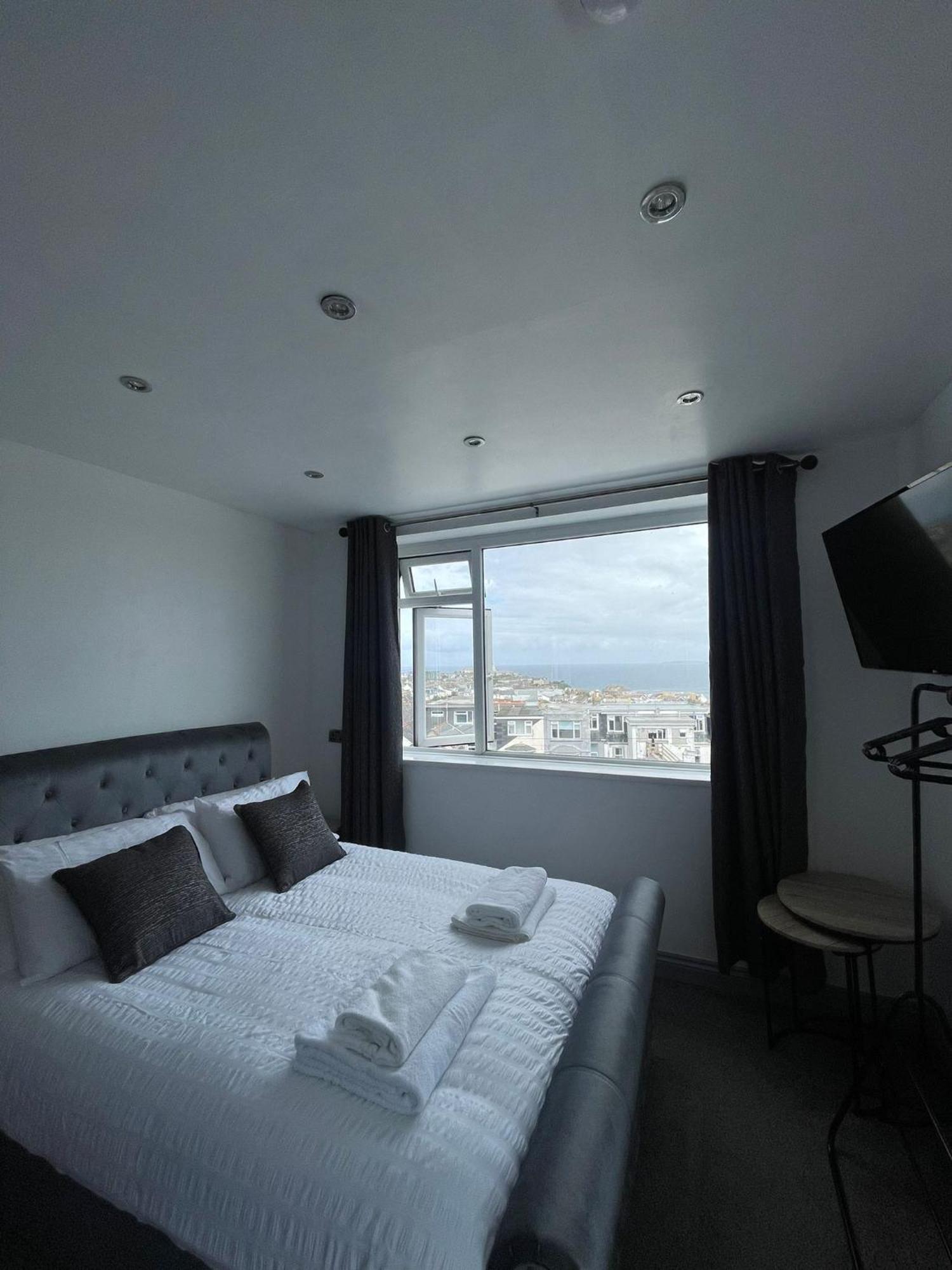 Shore Lodge New Quay エクステリア 写真
