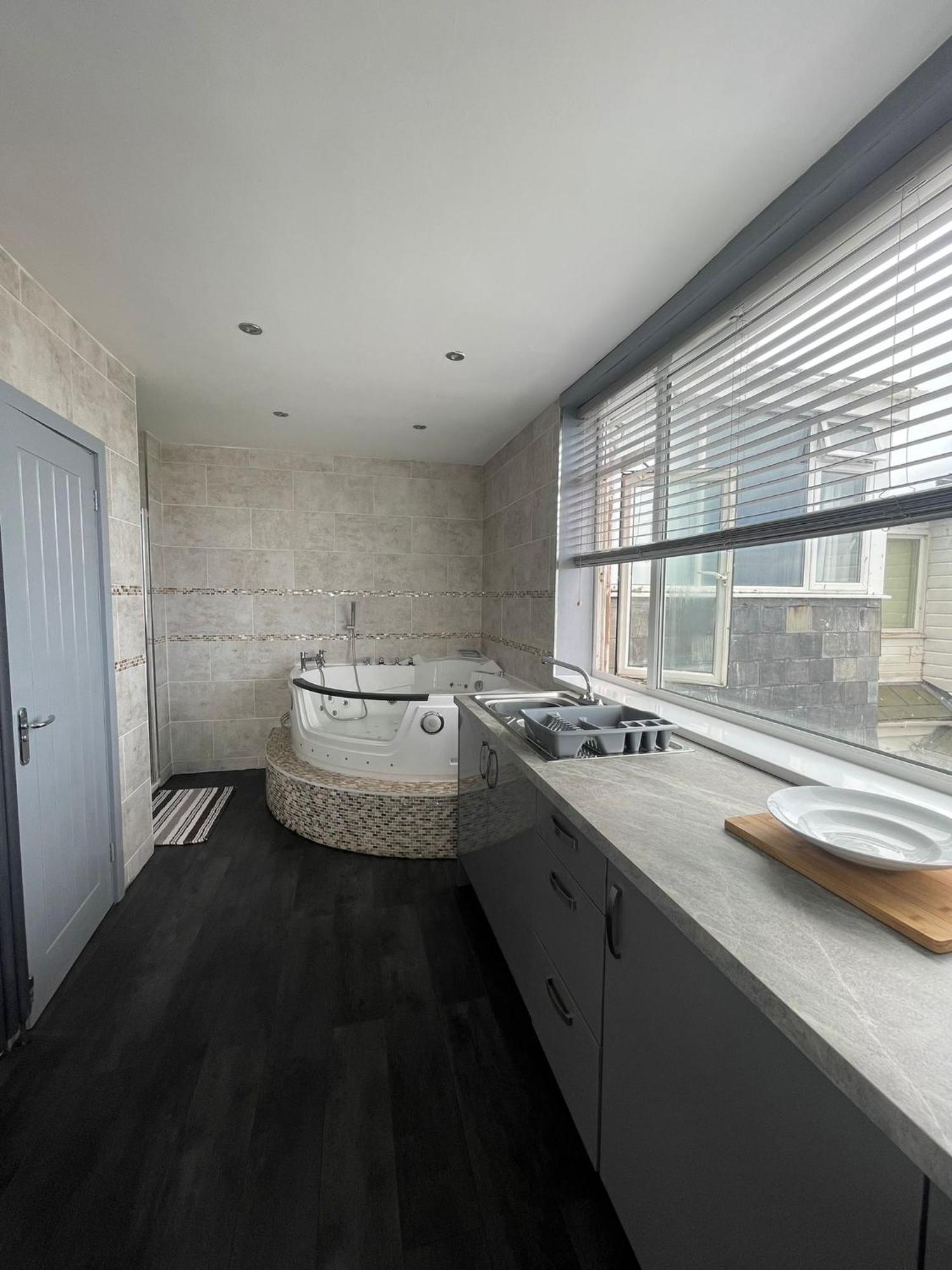 Shore Lodge New Quay エクステリア 写真