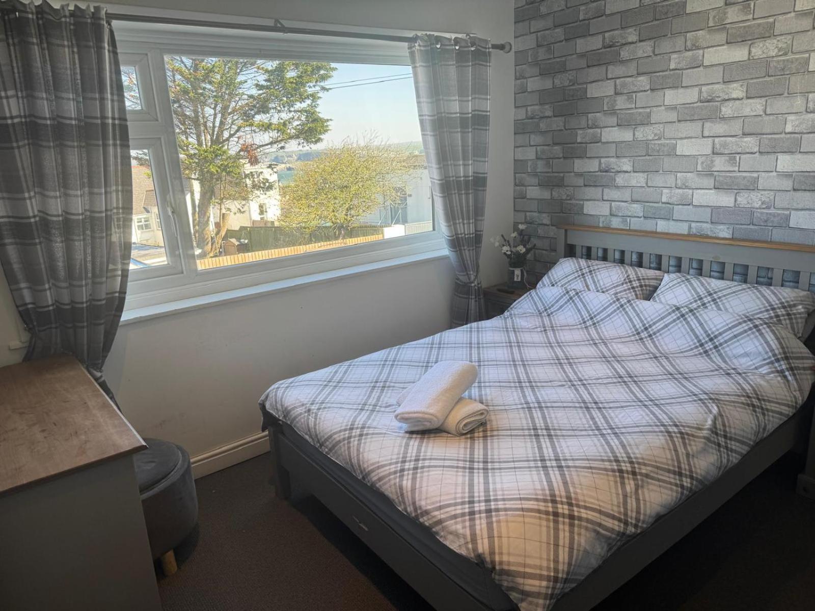 Shore Lodge New Quay エクステリア 写真